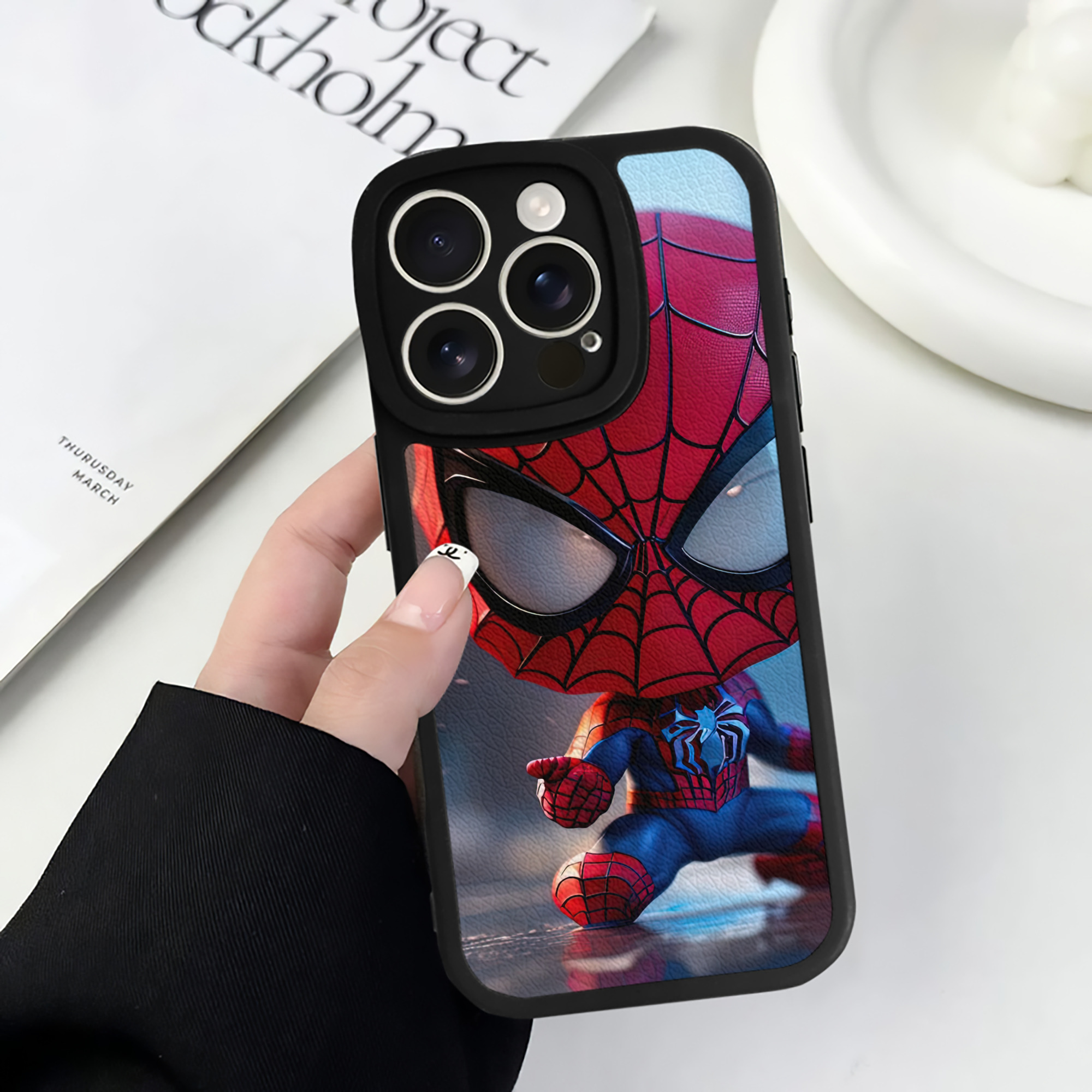 （画像用） Spider Man スパイダーマン 【iPhone 16シリーズ対応】シリコンスマホケース（レザー調） 材質：シリコン